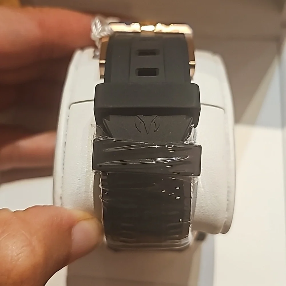 TechnoMarine Women's Rose gold watch - Picture 7 of 17